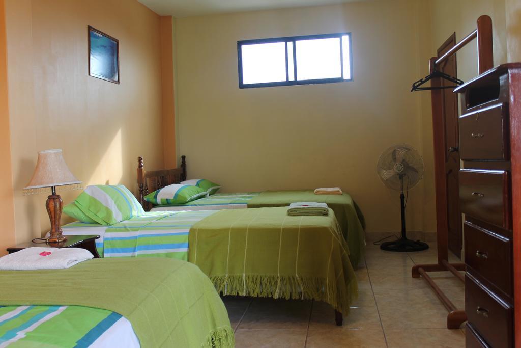 Dolphin House Otel Puerto Baquerizo Moreno Oda fotoğraf