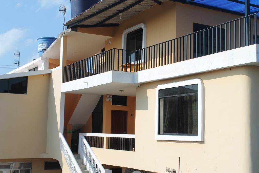 Dolphin House Otel Puerto Baquerizo Moreno Dış mekan fotoğraf
