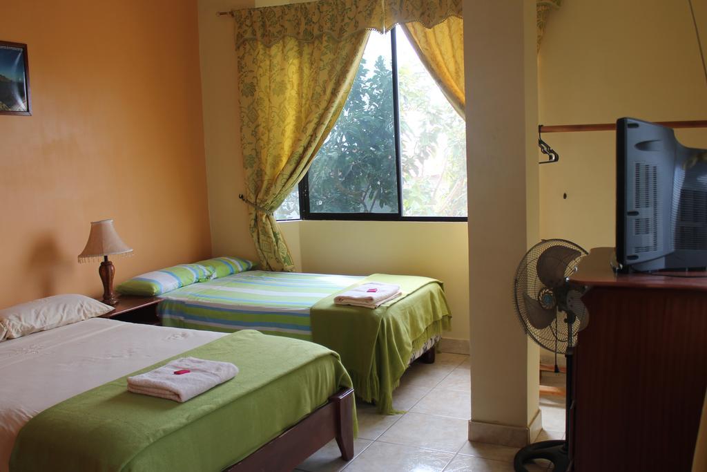 Dolphin House Otel Puerto Baquerizo Moreno Dış mekan fotoğraf