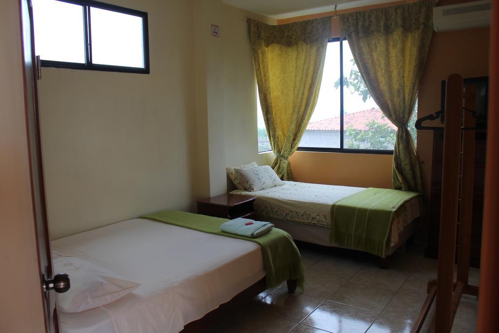 Dolphin House Otel Puerto Baquerizo Moreno Dış mekan fotoğraf