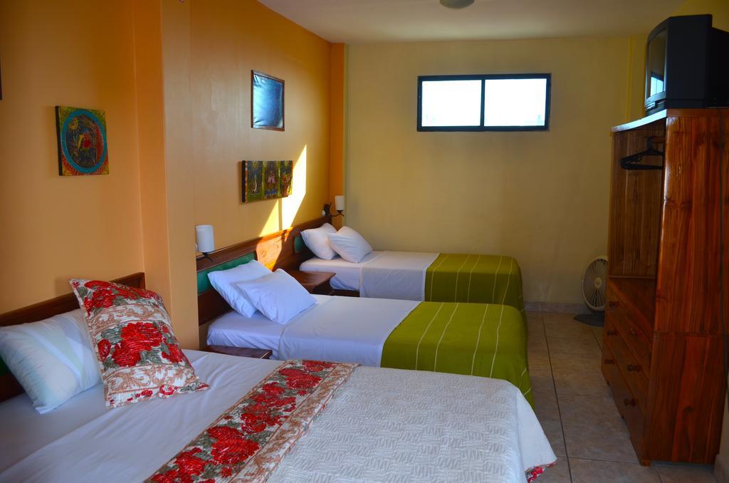 Dolphin House Otel Puerto Baquerizo Moreno Dış mekan fotoğraf