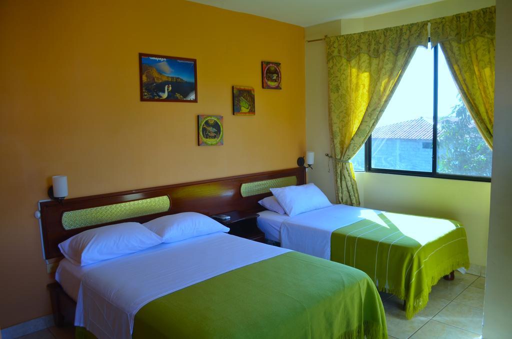 Dolphin House Otel Puerto Baquerizo Moreno Dış mekan fotoğraf