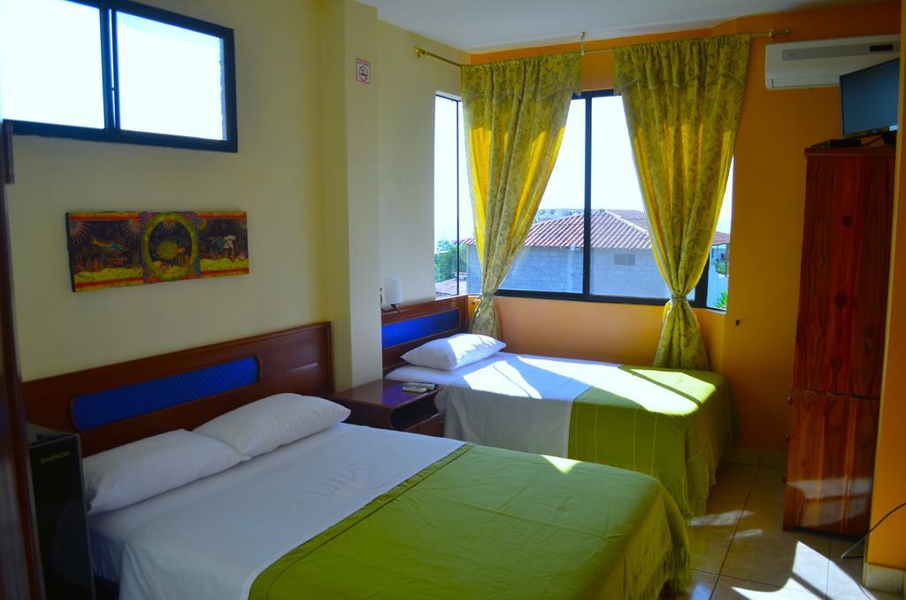 Dolphin House Otel Puerto Baquerizo Moreno Dış mekan fotoğraf