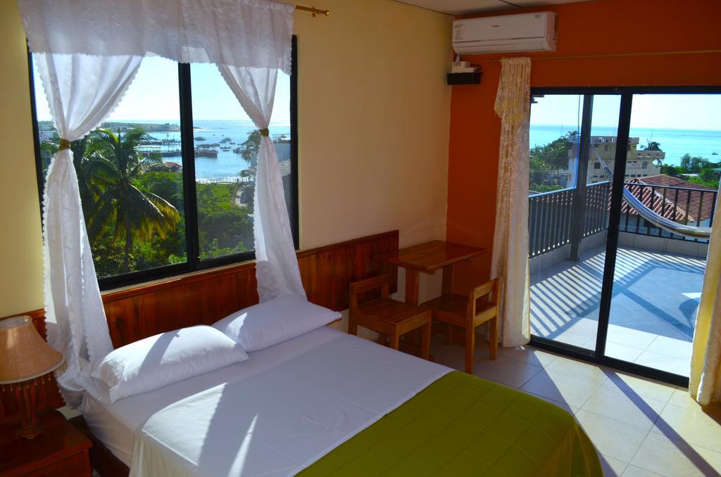 Dolphin House Otel Puerto Baquerizo Moreno Dış mekan fotoğraf