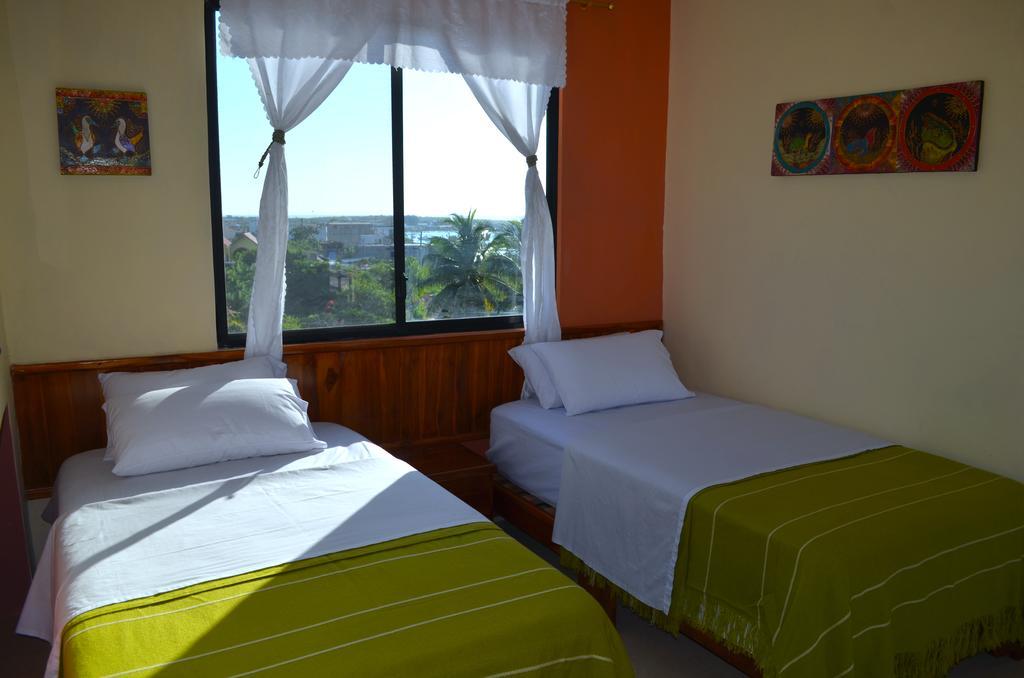 Dolphin House Otel Puerto Baquerizo Moreno Dış mekan fotoğraf