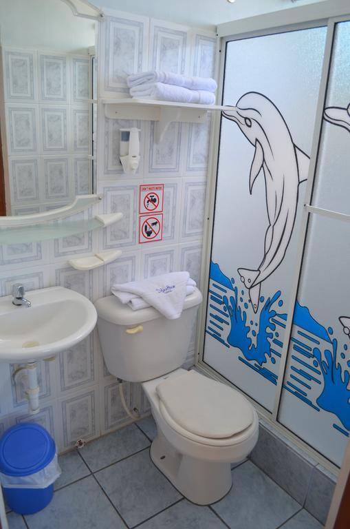 Dolphin House Otel Puerto Baquerizo Moreno Dış mekan fotoğraf