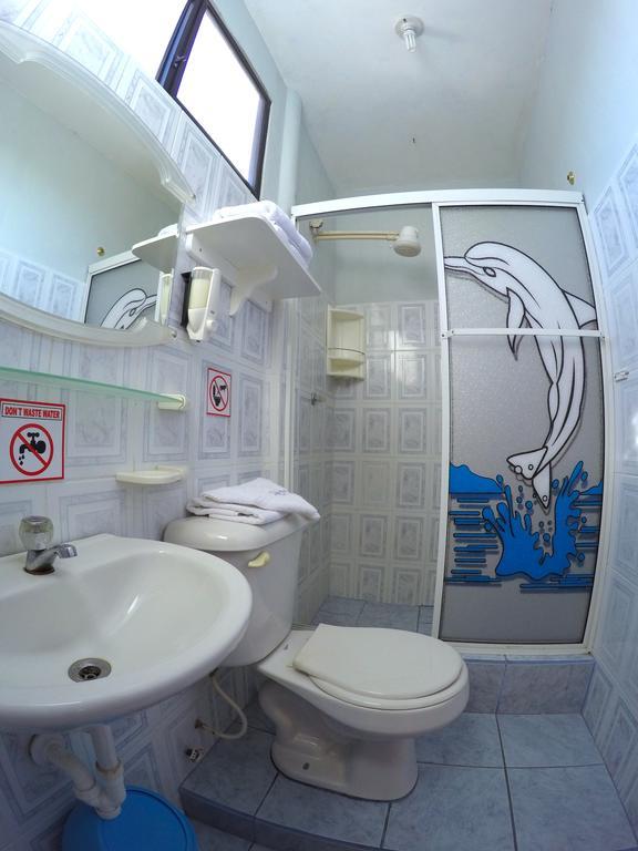 Dolphin House Otel Puerto Baquerizo Moreno Dış mekan fotoğraf