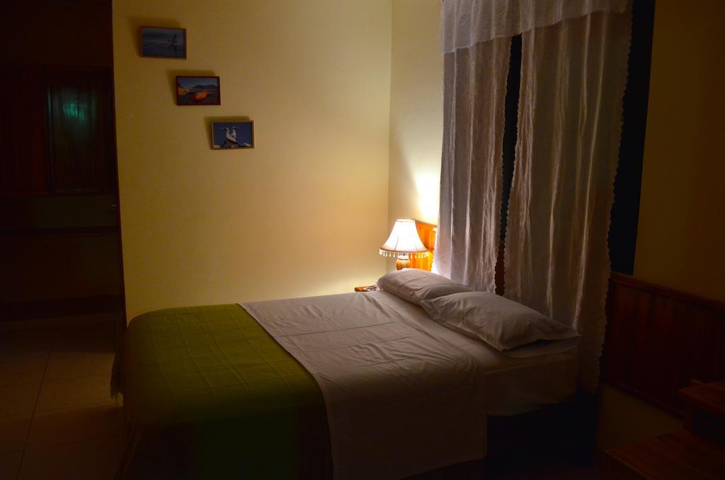 Dolphin House Otel Puerto Baquerizo Moreno Dış mekan fotoğraf